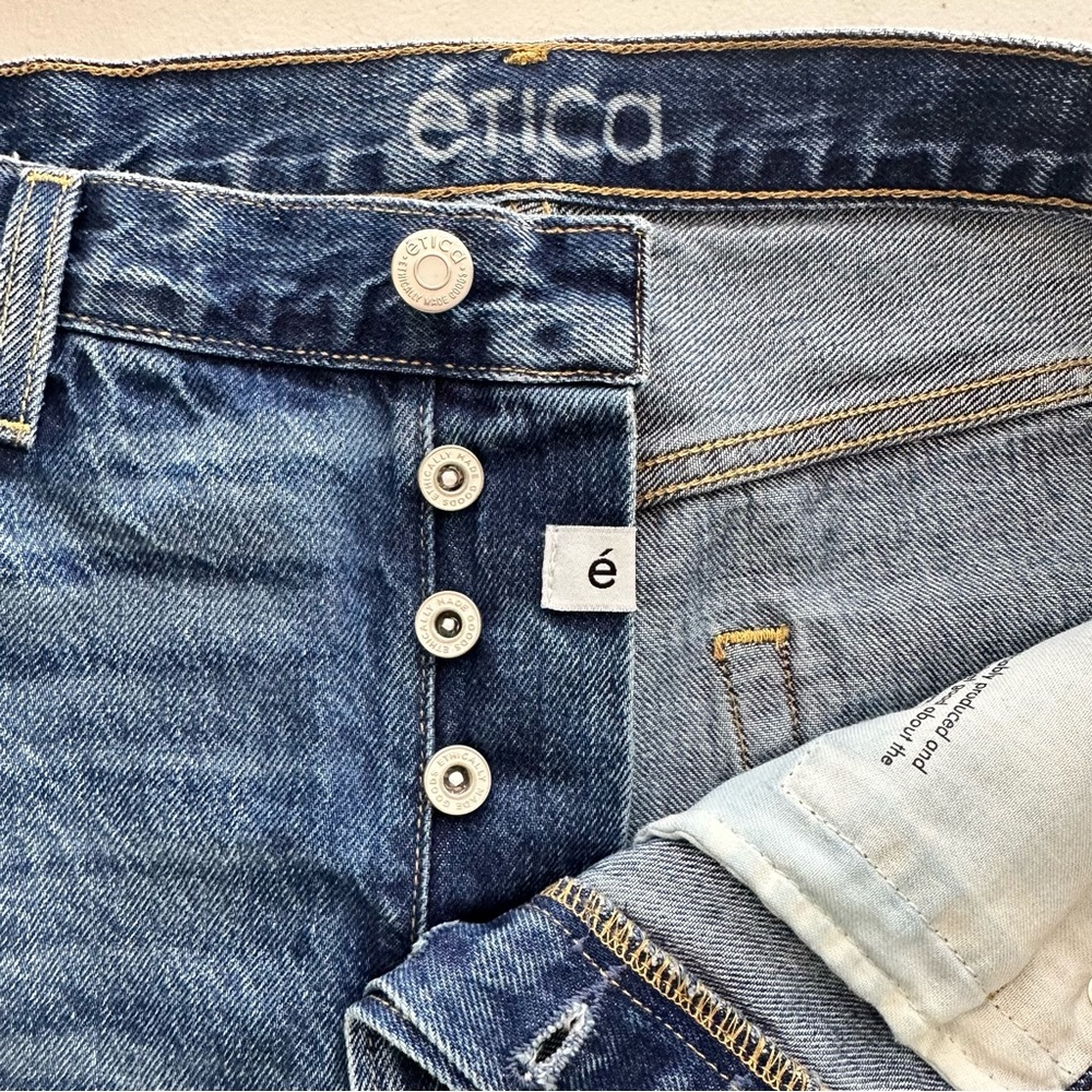 ÉTICA Distressed Denim Cutoff Midi Shorts Women’s Size 31 - Picture 4 of 9